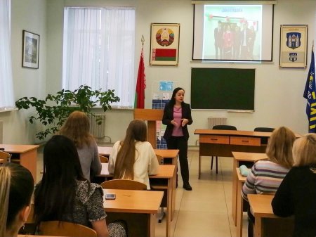Адвокаты Беларуси продолжают правовую работу в учреждениях образования страны