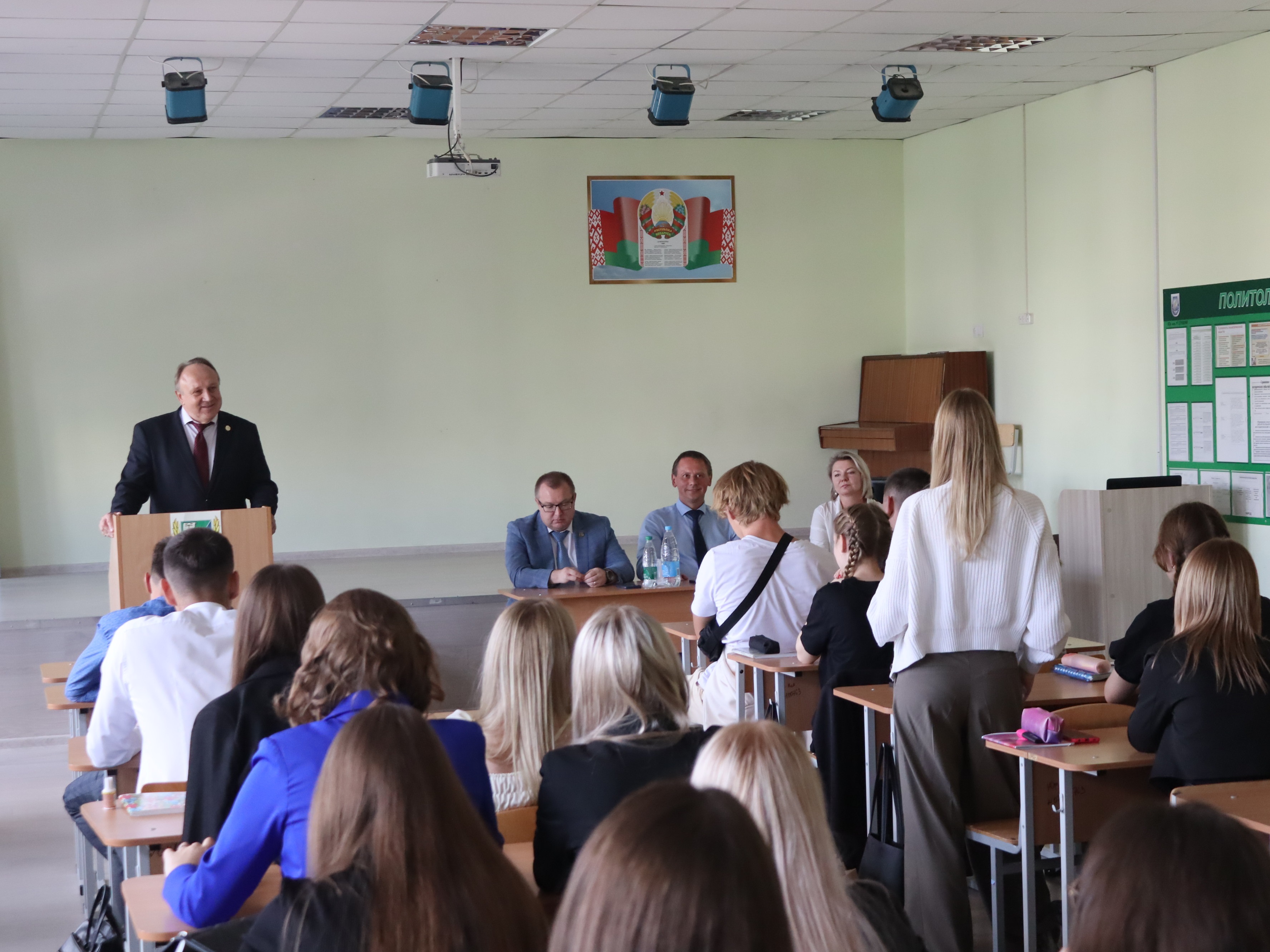 Алексей Шваков посетил юридический колледж БГУ