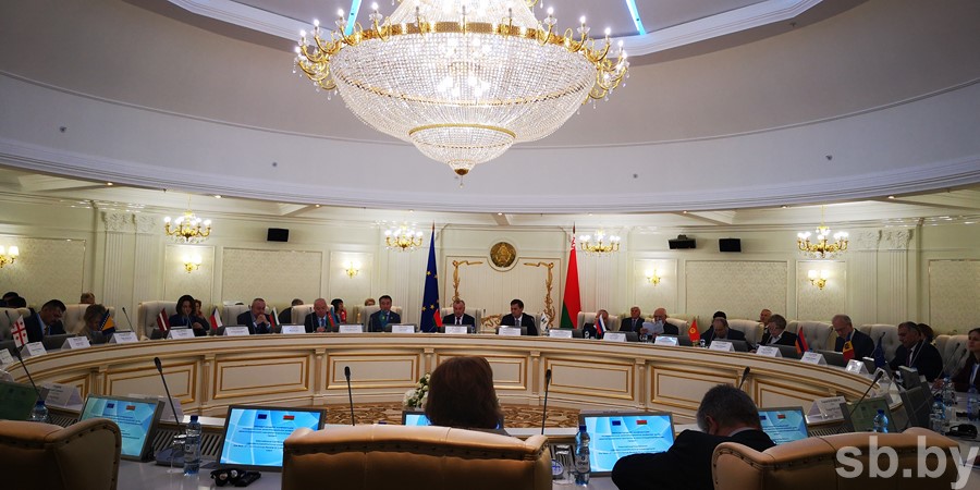 Вопросы современного конституционного развития обсудили в Минске