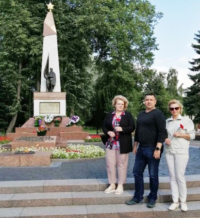 Гродненские адвокаты посетили Братскую могилу советских воинов и партизан  