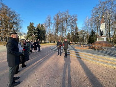 Мемориальный комплекс «Братская могила советских воинов и партизан» посетили гродненские адвокаты